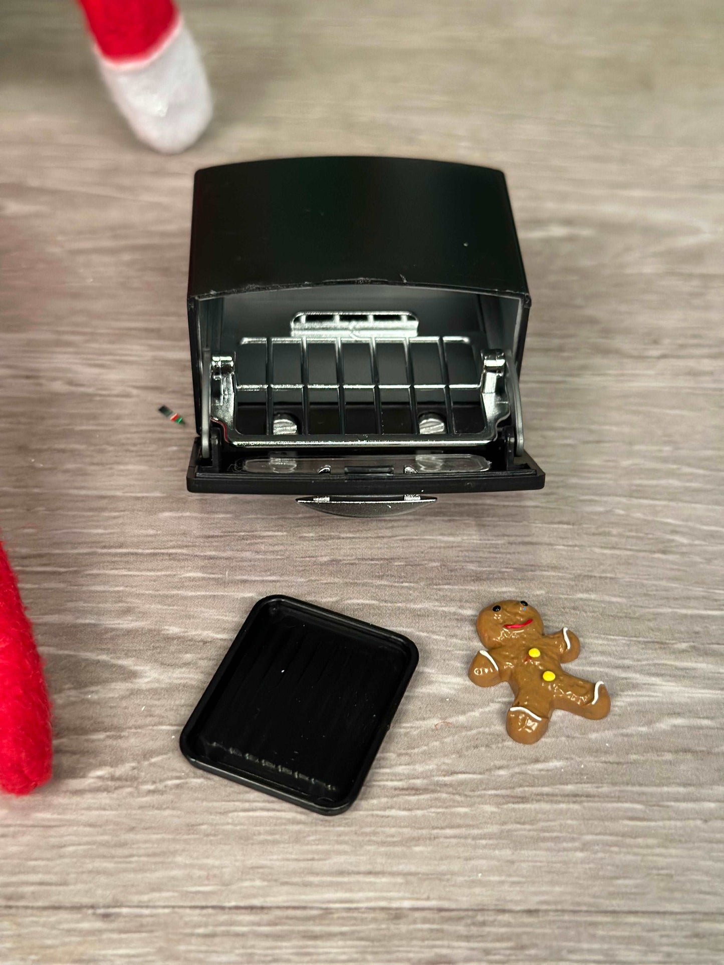 Mini Oven - with Gingerbread Person
